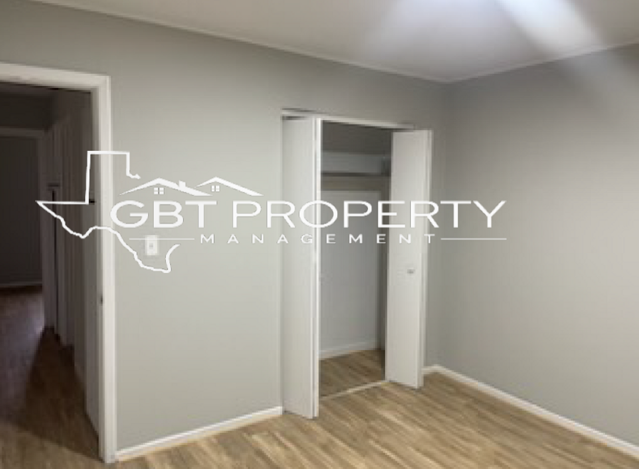 Shamrock Apartments - Photo 4 of 10