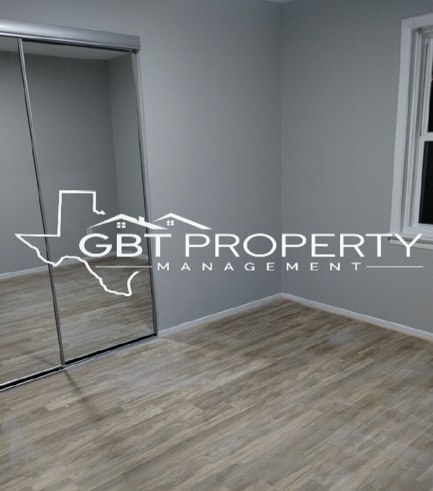 Shamrock Apartments - Photo 5 of 10