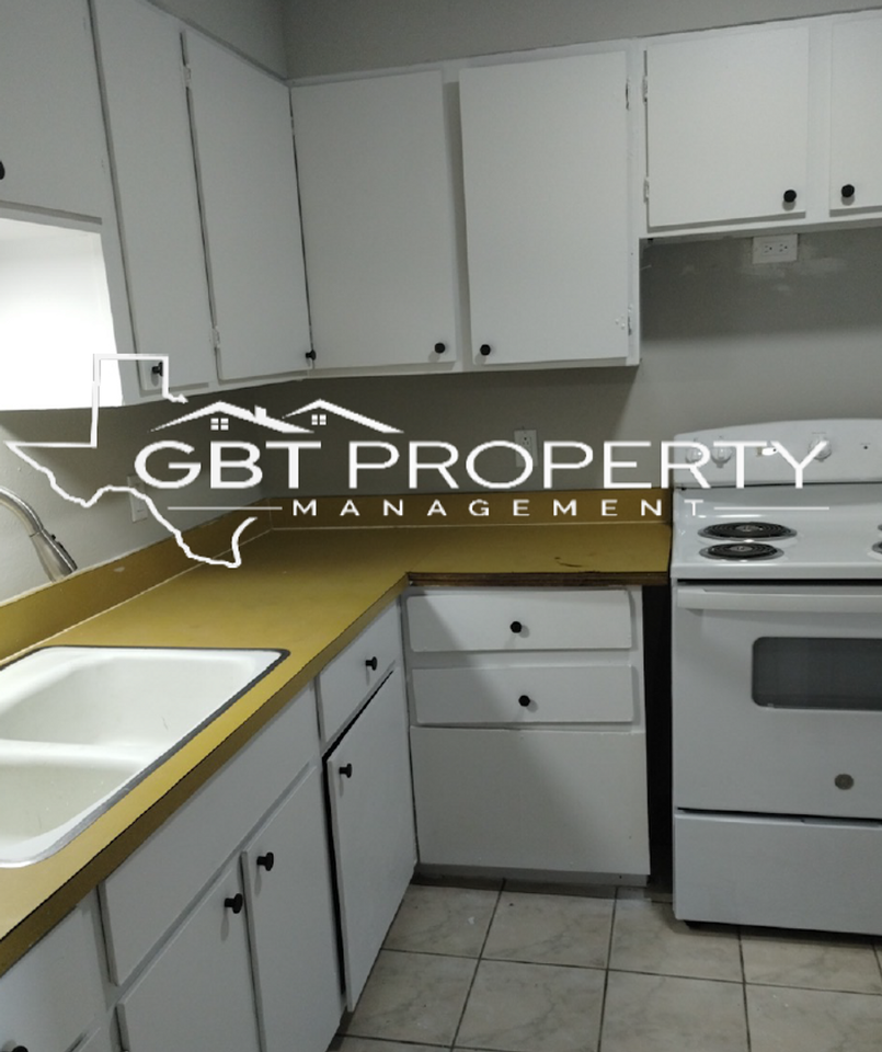 Shamrock Apartments - Photo 6 of 10