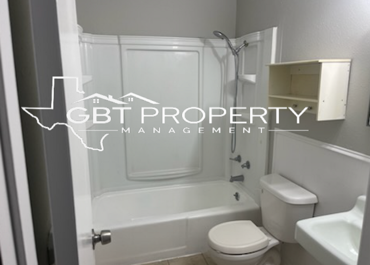 Shamrock Apartments - Photo 7 of 10