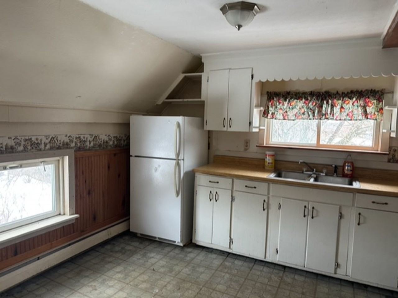 125 Laurel St. - Photo 2 of 6