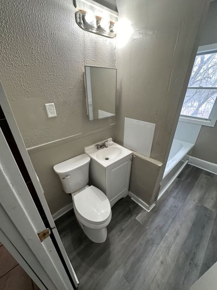 138-140 E Chambers St. (Duplex) - Photo 3 of 14