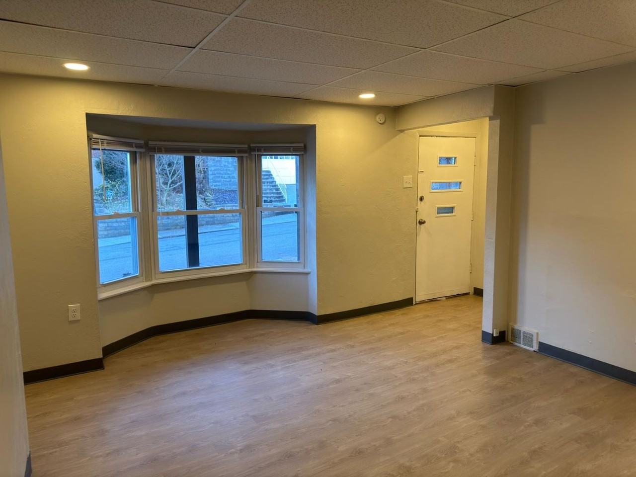 847 Flemington St. - Photo 2 of 7