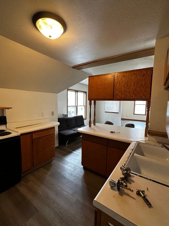 321 S 18th St - Photo 3 of 14