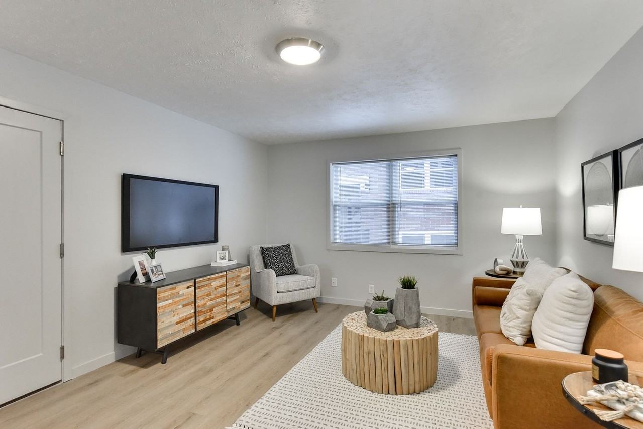 4609 California Street - Photo 3 of 28