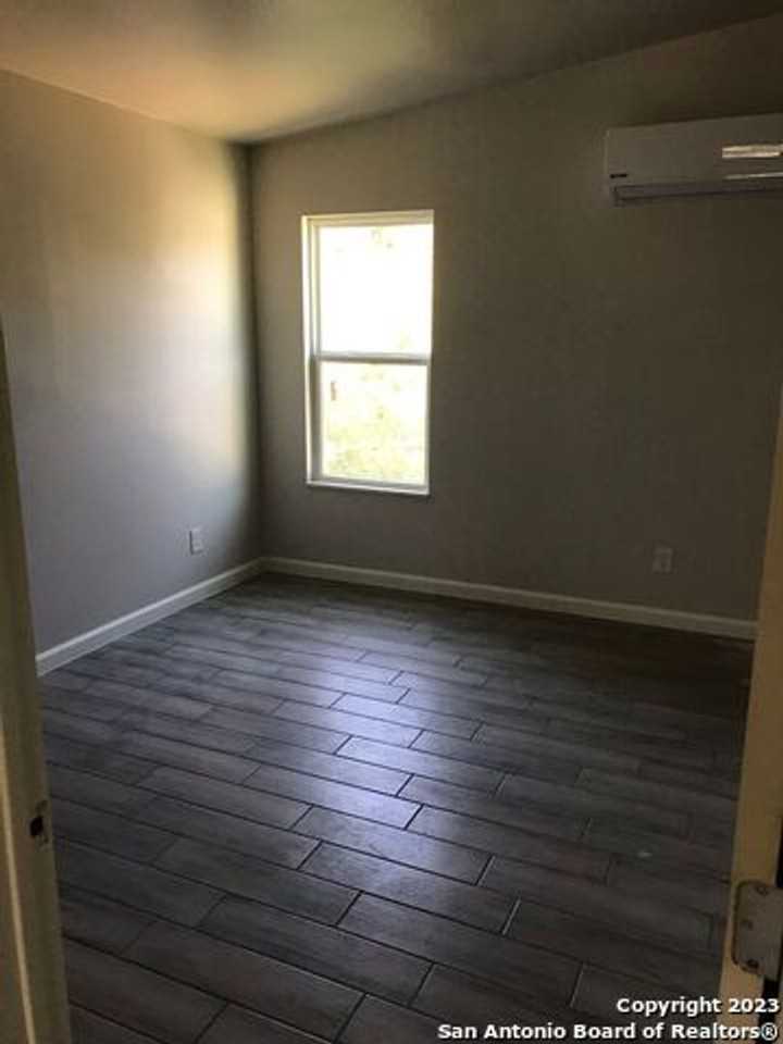 2 APARTMENTS and a HOUSE For RENT in Downtown of San Antonio Utilities included (Electricity & Water) - Photo 3 of 17