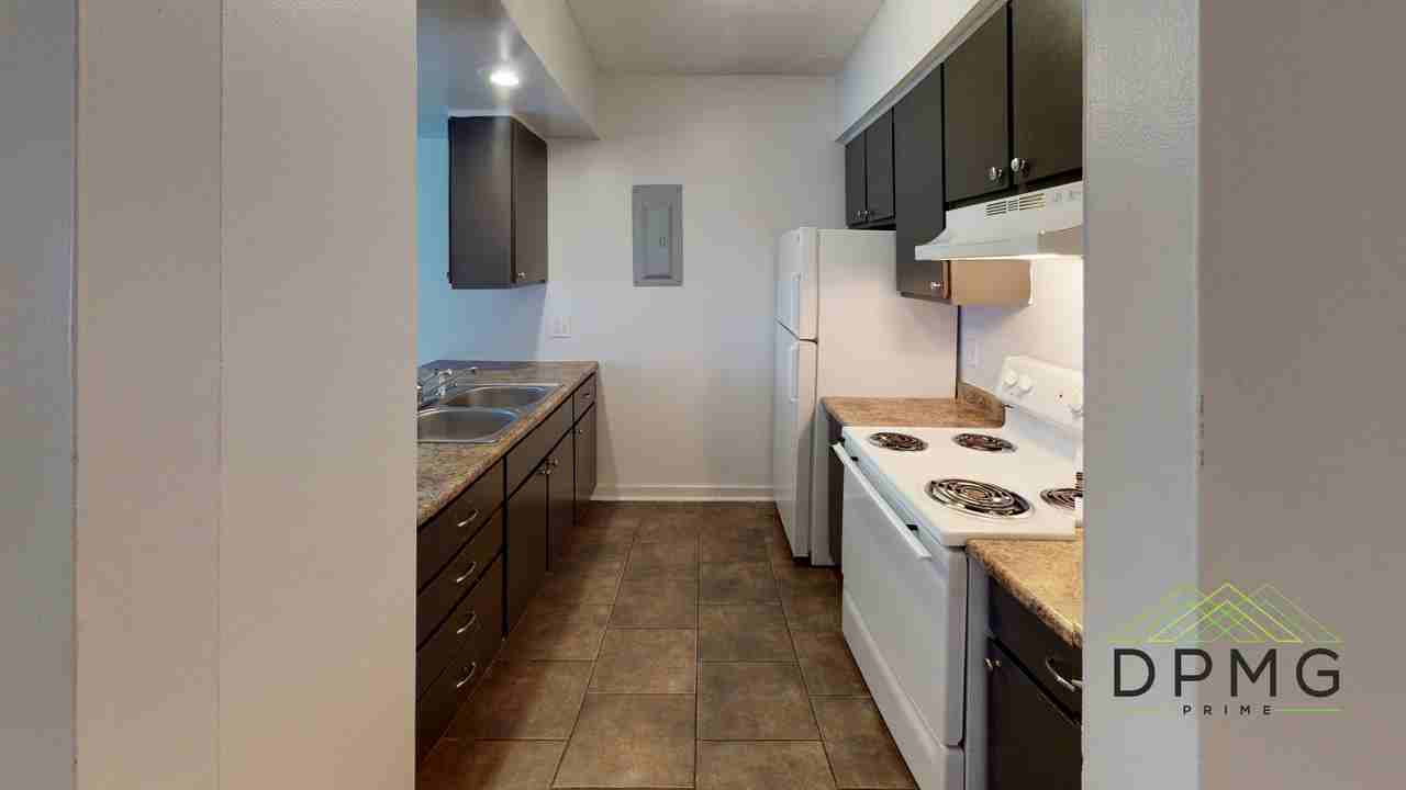 319 319 E Hillsdale - 6 #6 - Photo 7 of 31