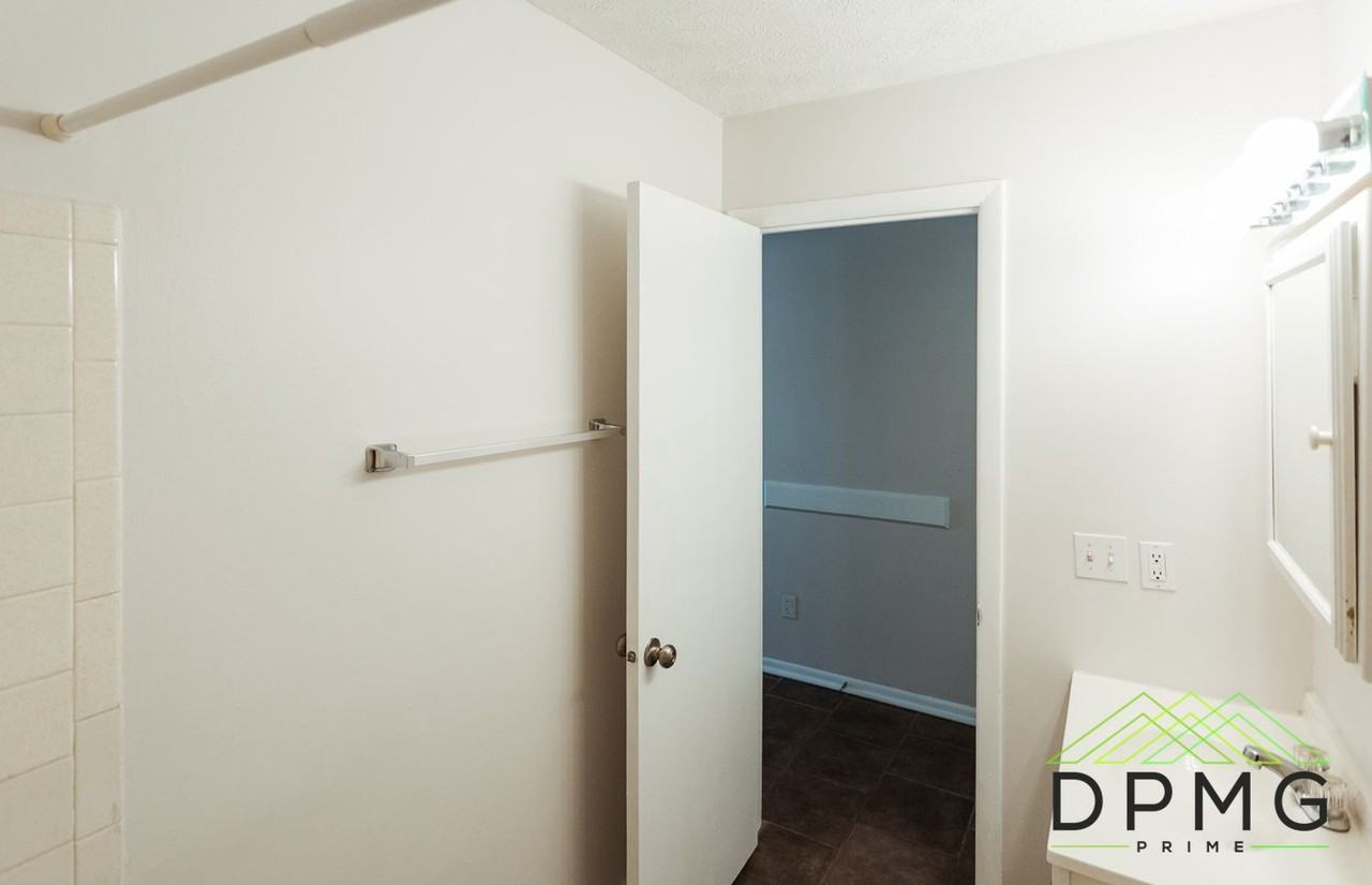 319 E Hillsdale - Photo 4 of 50