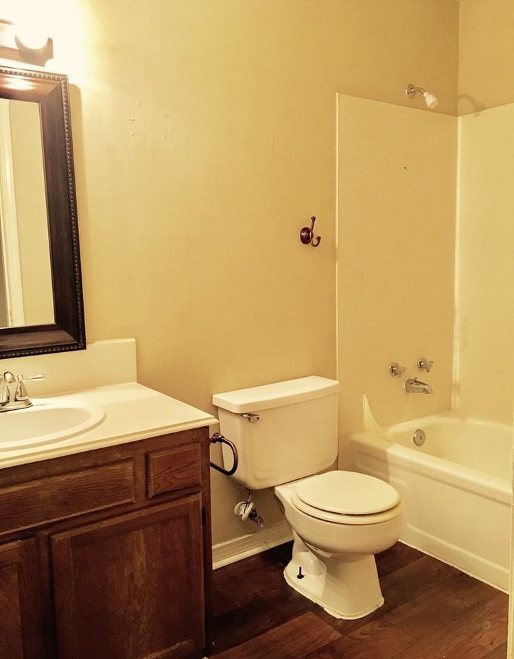 TWIN OAKS APARTMENTS - Photo 3 of 4