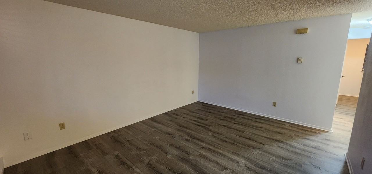 504 N Walker St - Photo 3 of 15