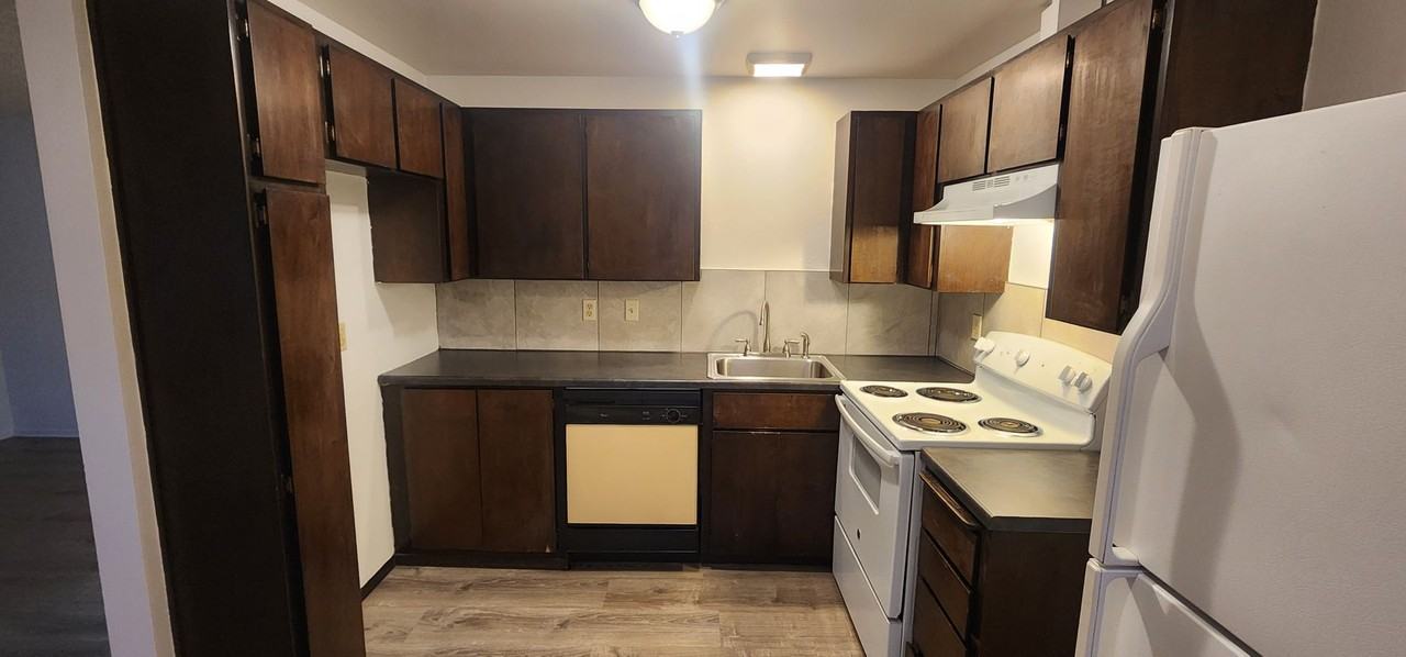 504 N Walker St - Photo 5 of 15