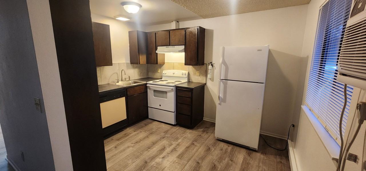 504 N Walker St - Photo 6 of 15