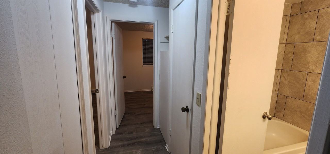 504 N Walker St - Photo 7 of 15