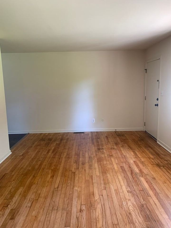 Inglis Place - Photo 4 of 12