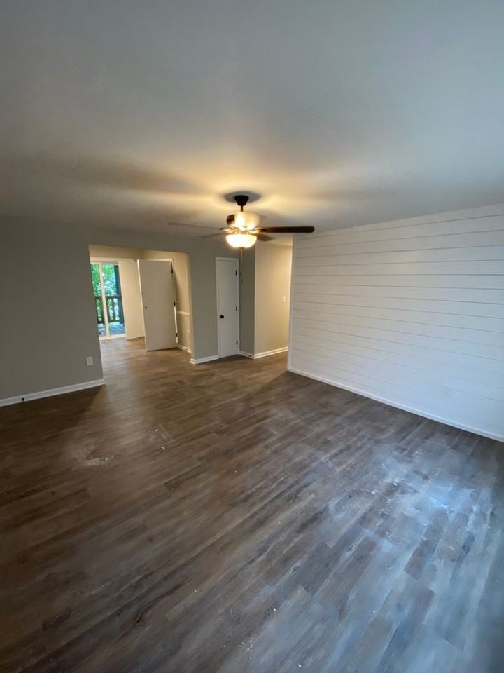 Sandburg 143 - Photo 3 of 17