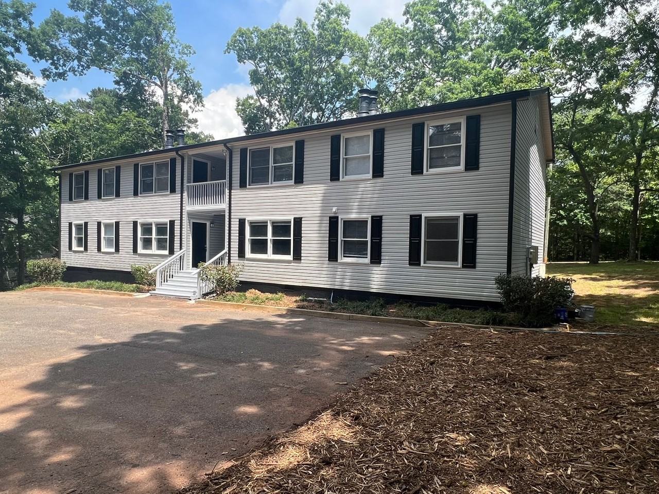 Renovated 2 Bed/2 Bath Unit Across from Vet School in East Athens