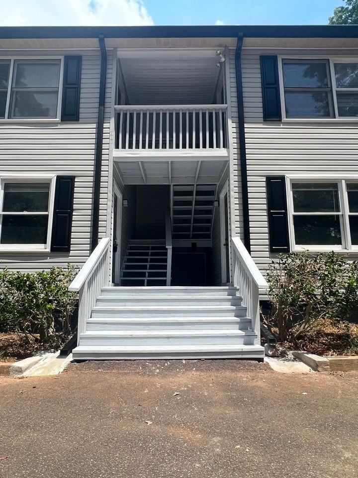 Renovated 2 Bed/2 Bath Unit Across from Vet School in East Athens