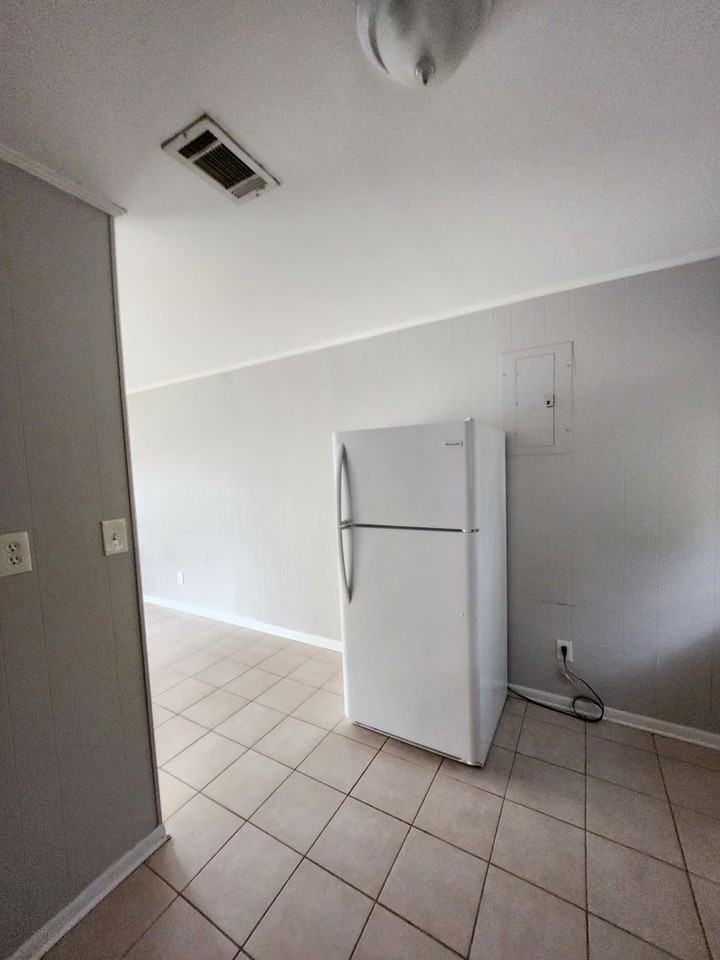 Applegate Apartments - Photo 6 of 22