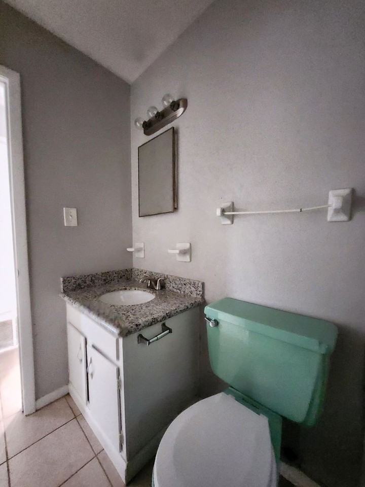 Applegate Apartments - Photo 7 of 22