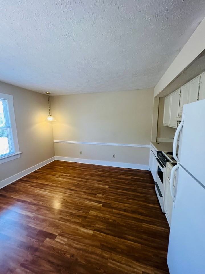 Auburn Hall - Photo 3 of 9