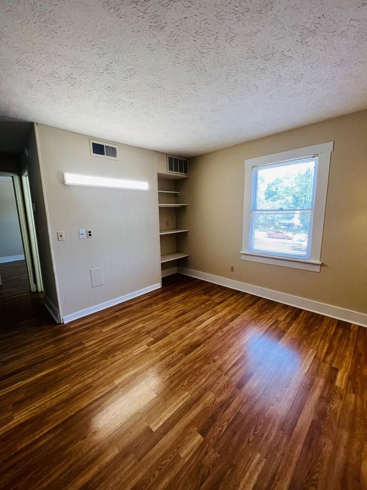 Auburn Hall - Photo 5 of 9