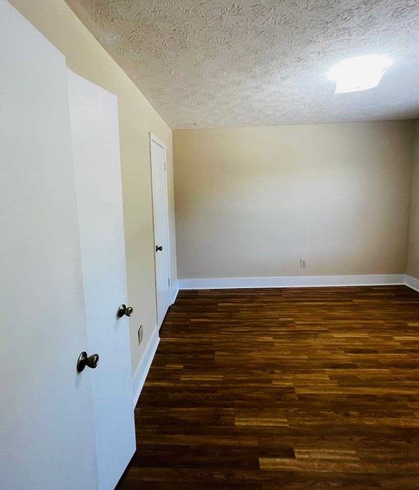 Auburn Hall - Photo 7 of 9