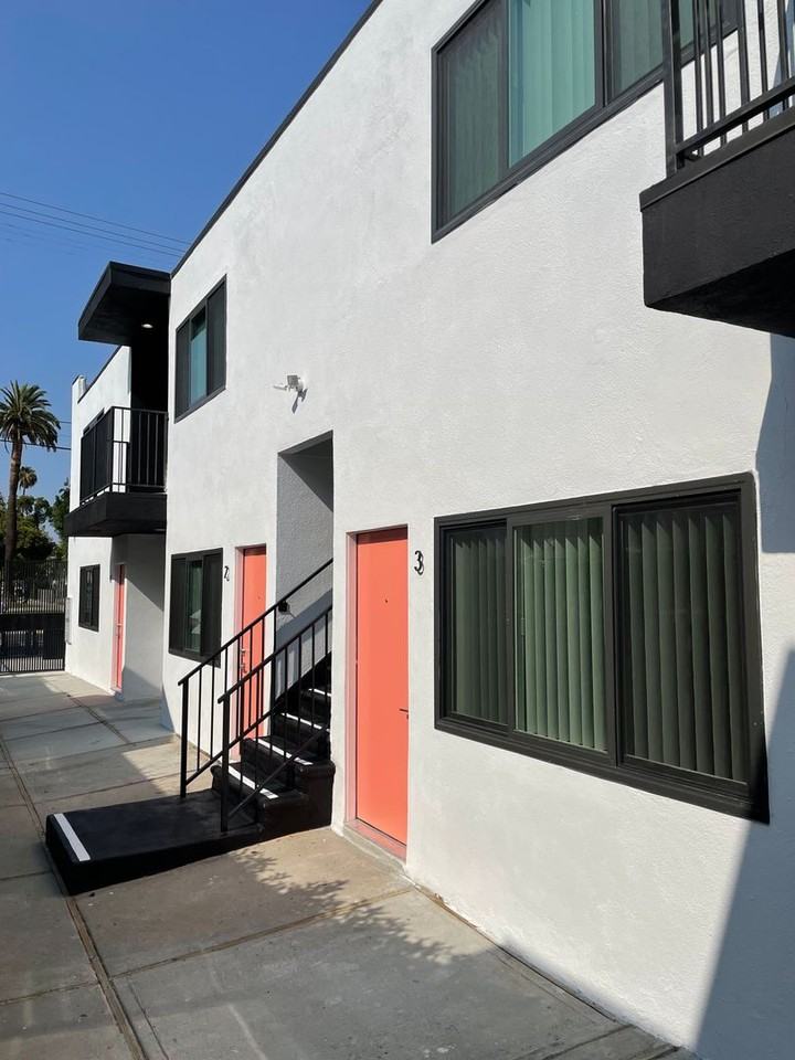 1282 W 29th Street - Photo 2 of 21