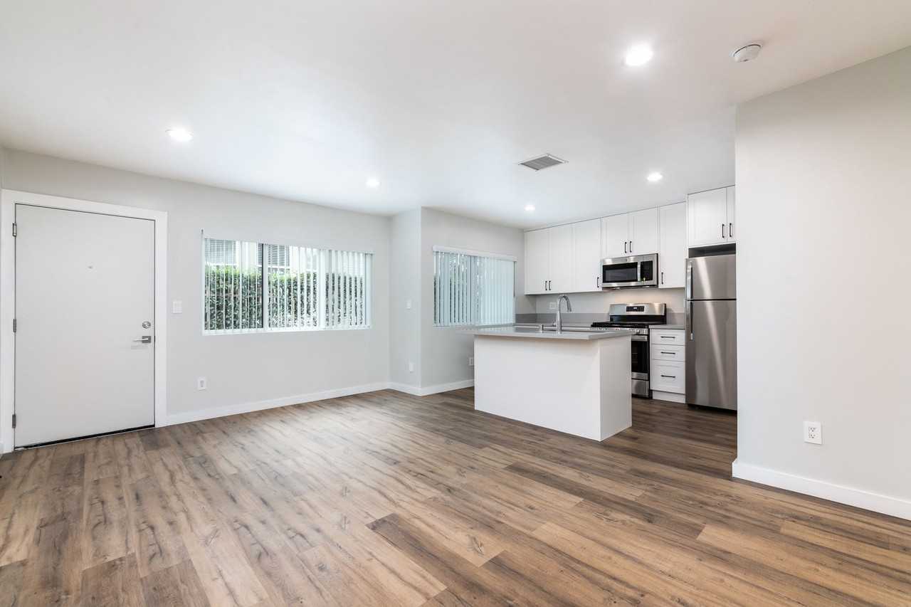 1282 W 29th Street - Photo 3 of 21