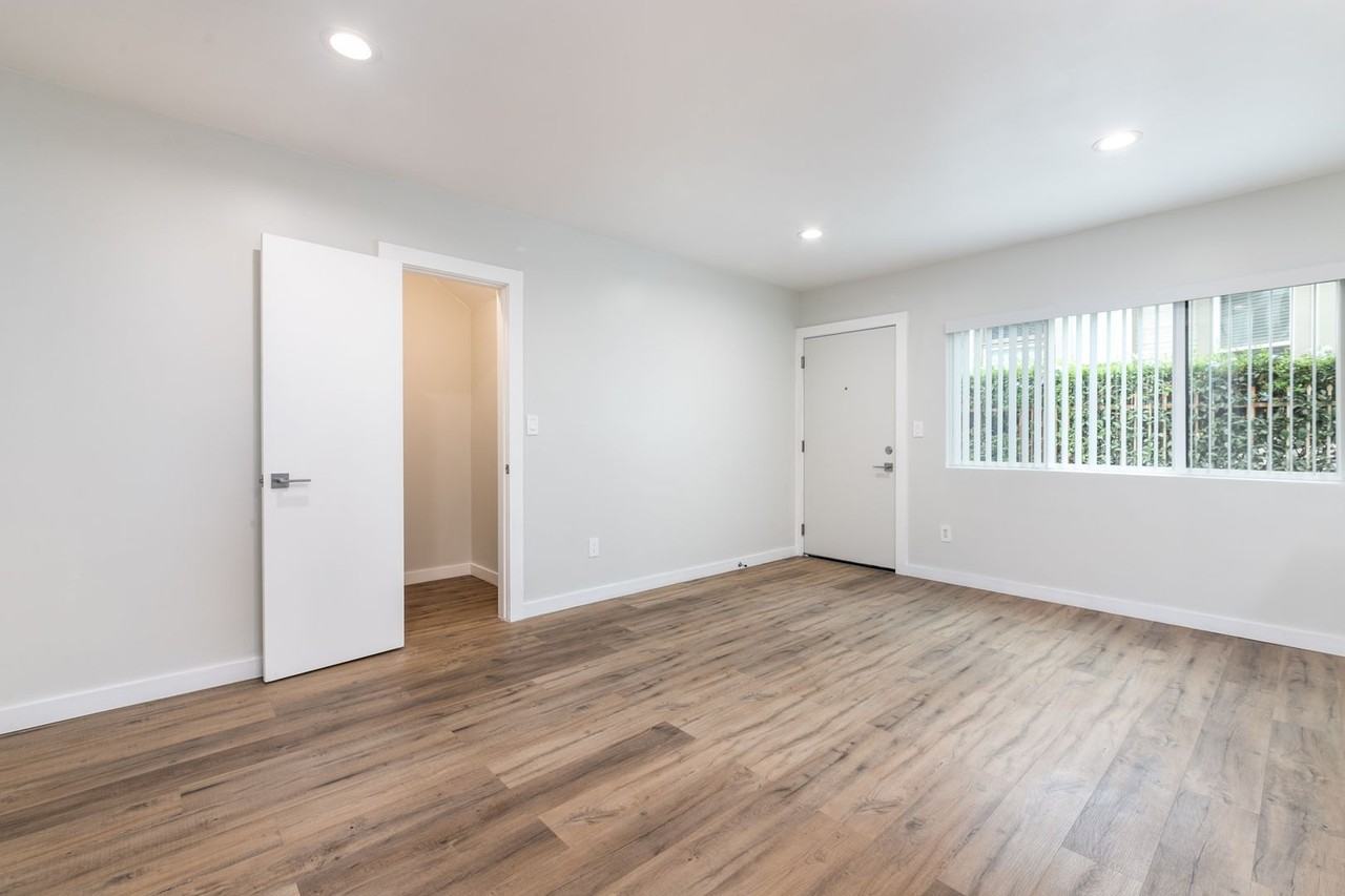 1282 W 29th Street - Photo 4 of 21