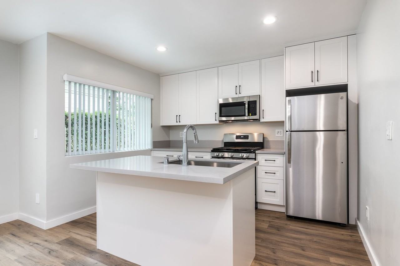 1282 W 29th Street - Photo 5 of 21