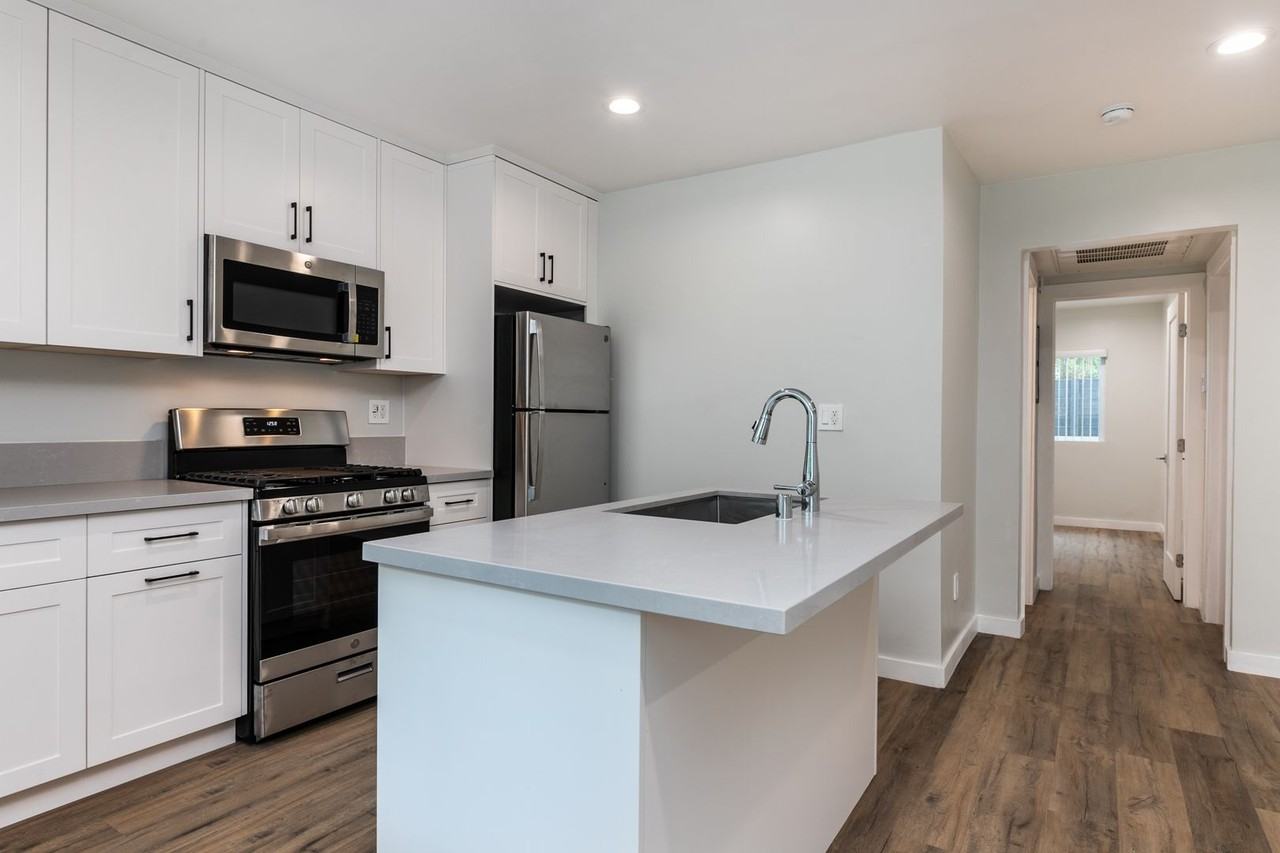 1282 W 29th Street - Photo 6 of 21