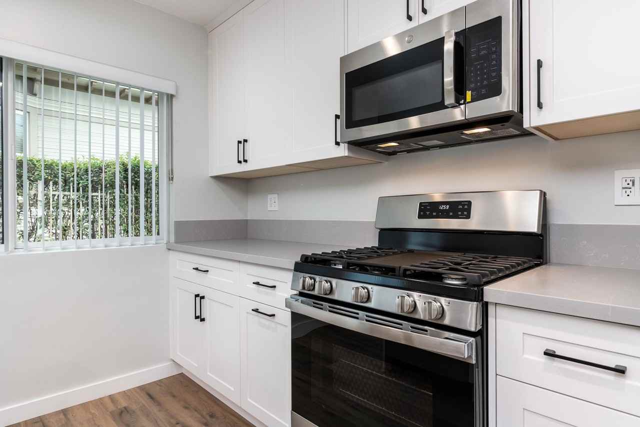 1282 W 29th Street - Photo 7 of 21