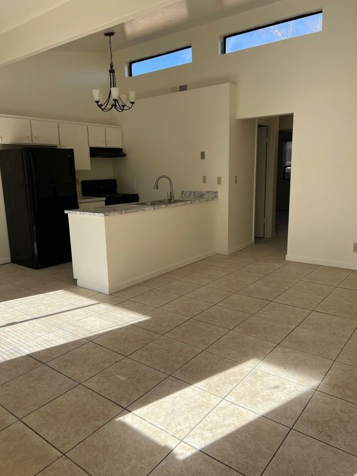 569 Campbell - Photo 3 of 9