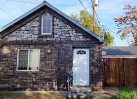 featured image of 1309 10th Ave #B