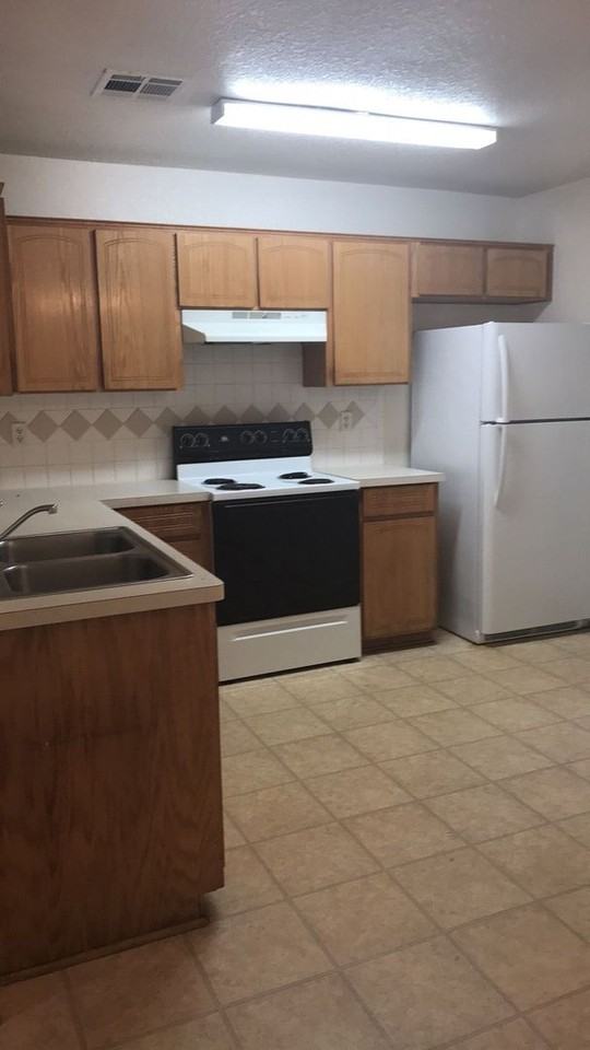 1404 Dugger Circle - Photo 2 of 12