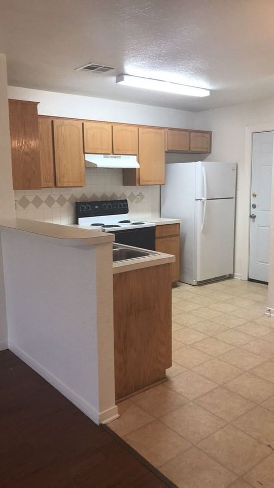 1404 Dugger Circle - Photo 3 of 12