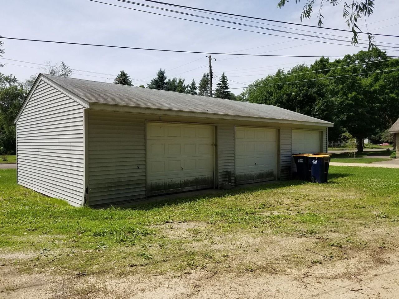 720 3rd Street - Photo 2 of 8