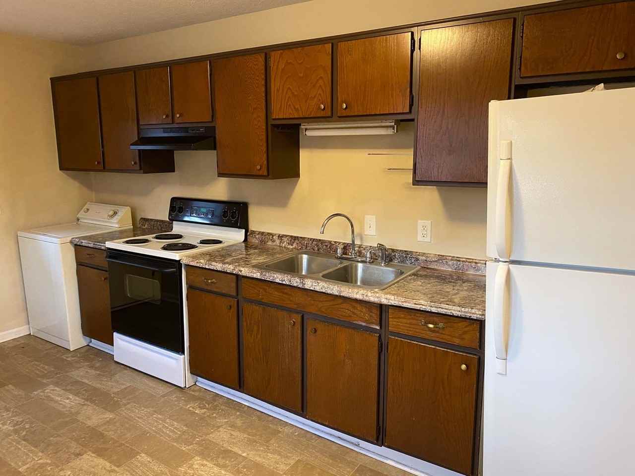 220 Vickery Dr - Photo 3 of 14