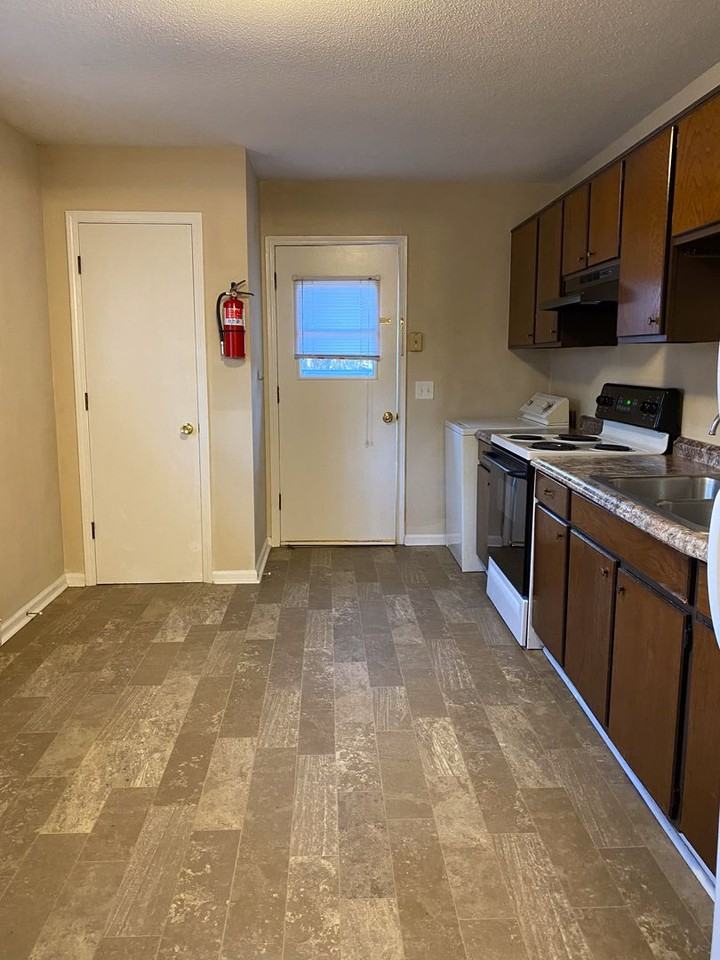 220 Vickery Dr - Photo 4 of 14