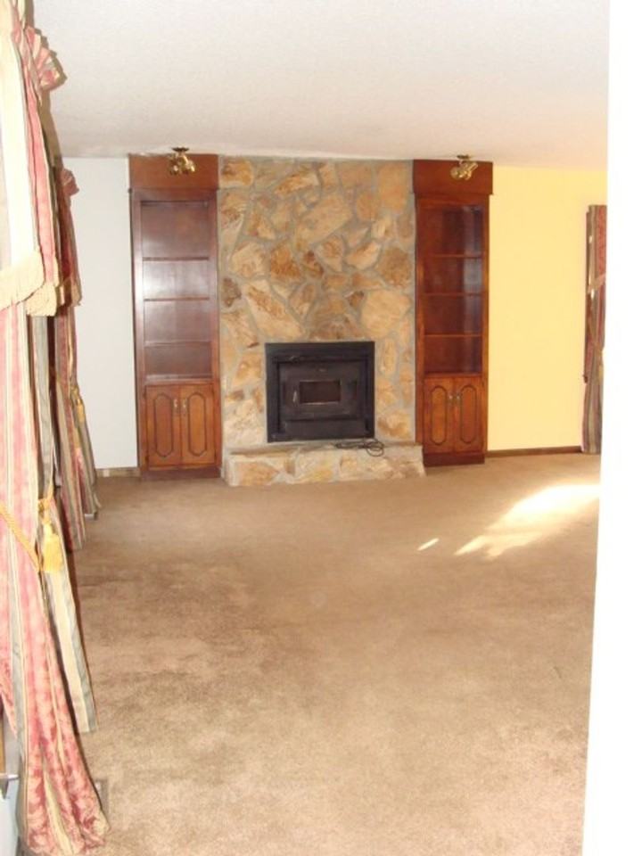 105 Hanover Way - Photo 3 of 12