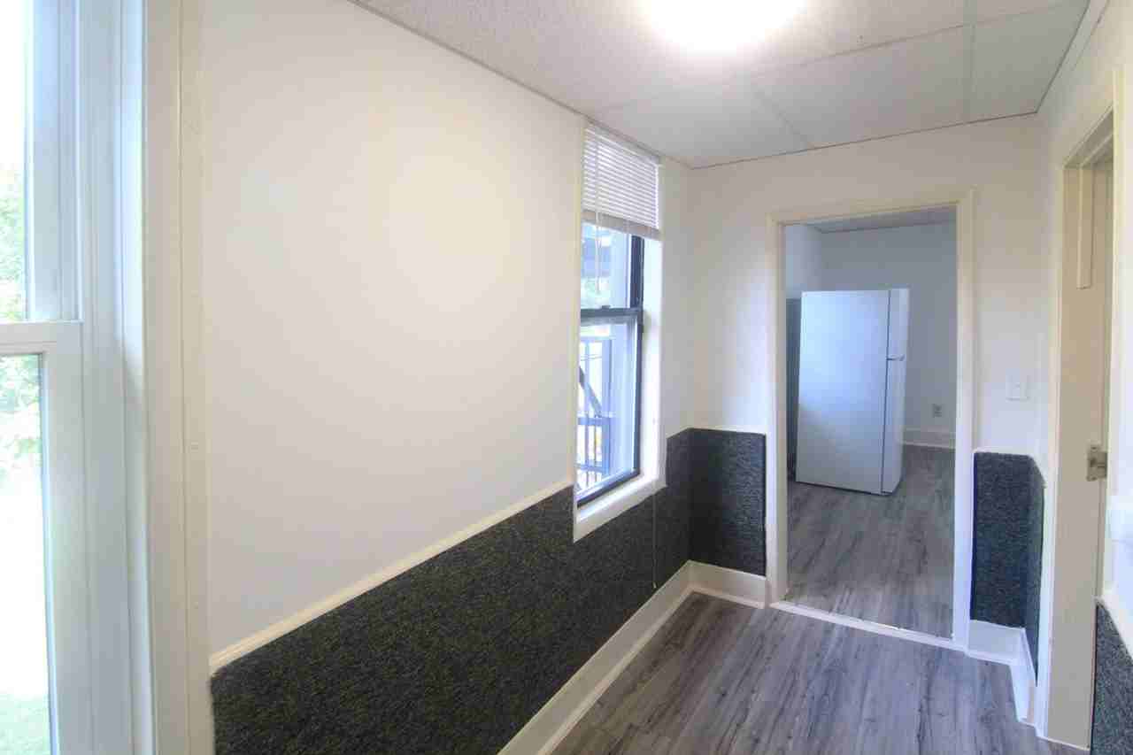 431 Rebecca Ave - Photo 3 of 19