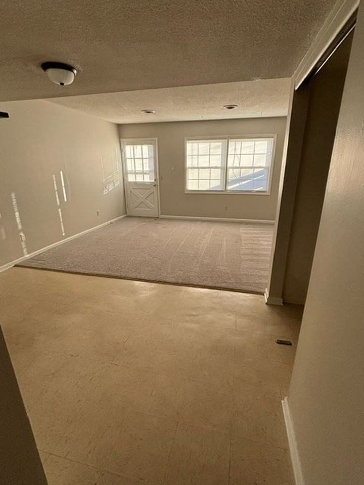 Colonial Apartments - Photo 2 of 7