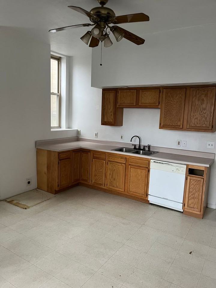 422 Logan - Photo 3 of 8