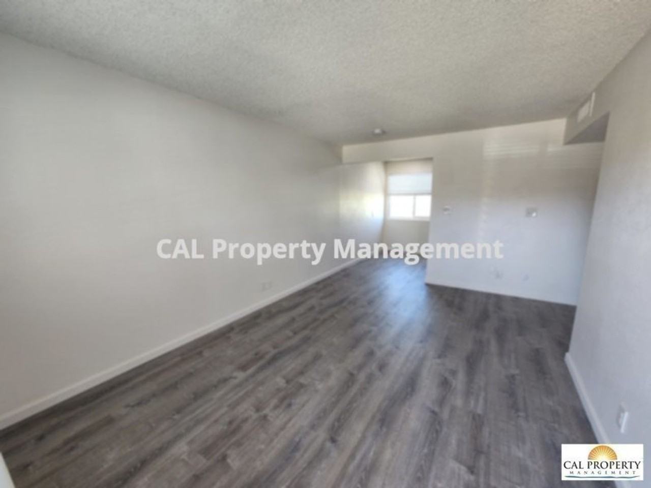 # Illinois 918 - Photo 2 of 16