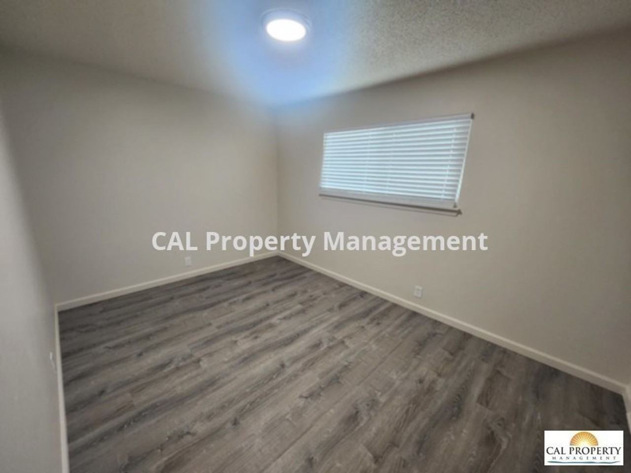 # Illinois 918 - Photo 6 of 16