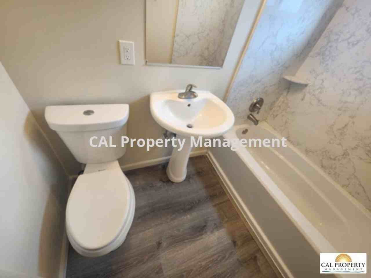 # Illinois 918 - Photo 7 of 16