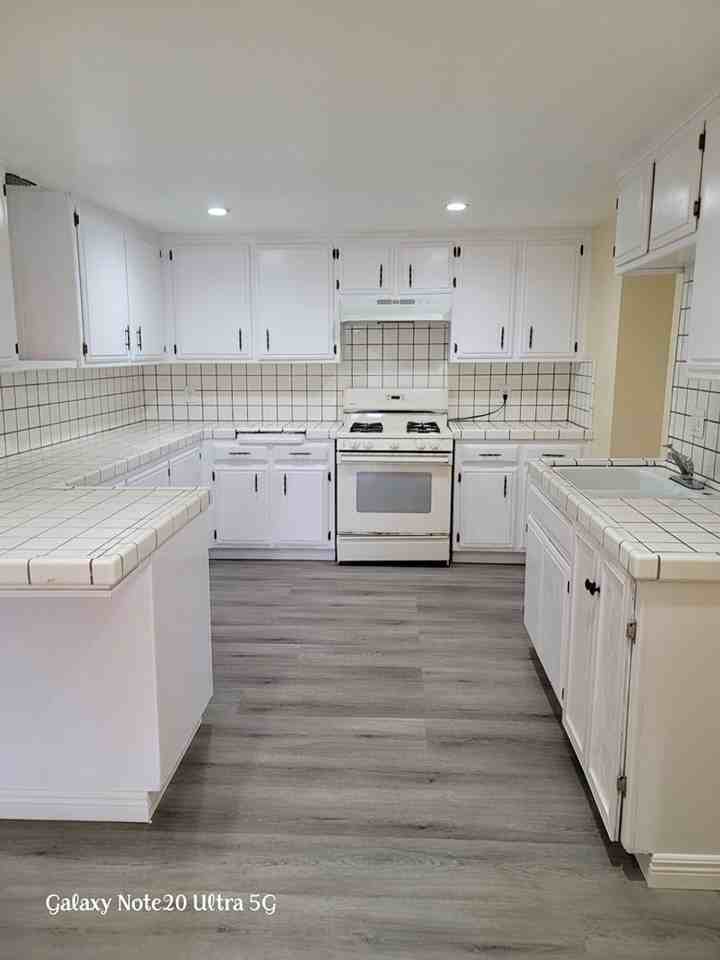 10005 & 10007 Glenn St. - Photo 2 of 5