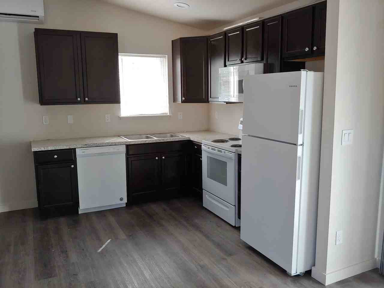 Garner, SE 374-380 - Photo 2 of 13