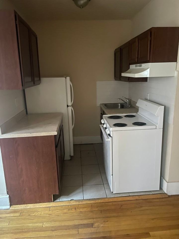 6649 N 16th ST - Photo 4 of 8