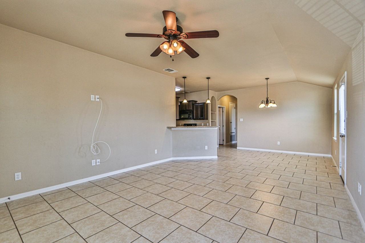 4609 Cambridge Dr, KI - Photo 2 of 20